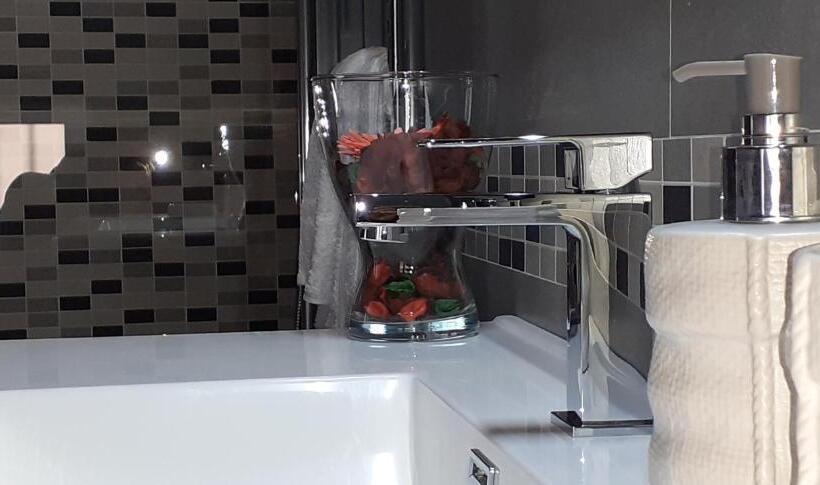 פנסיון The Attic