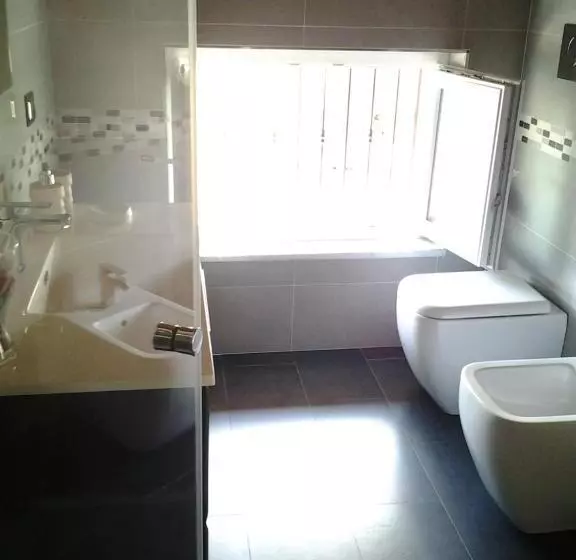 پانسیون The Attic