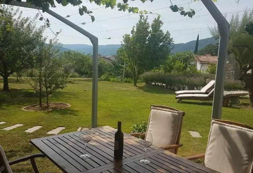 پانسیون Wine Cellar Room