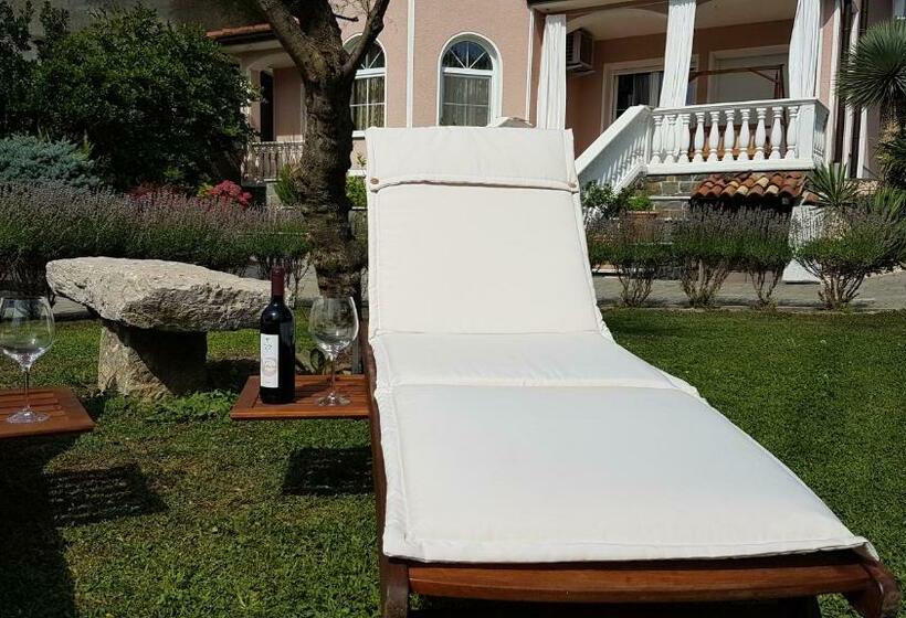 پانسیون Wine Cellar Room