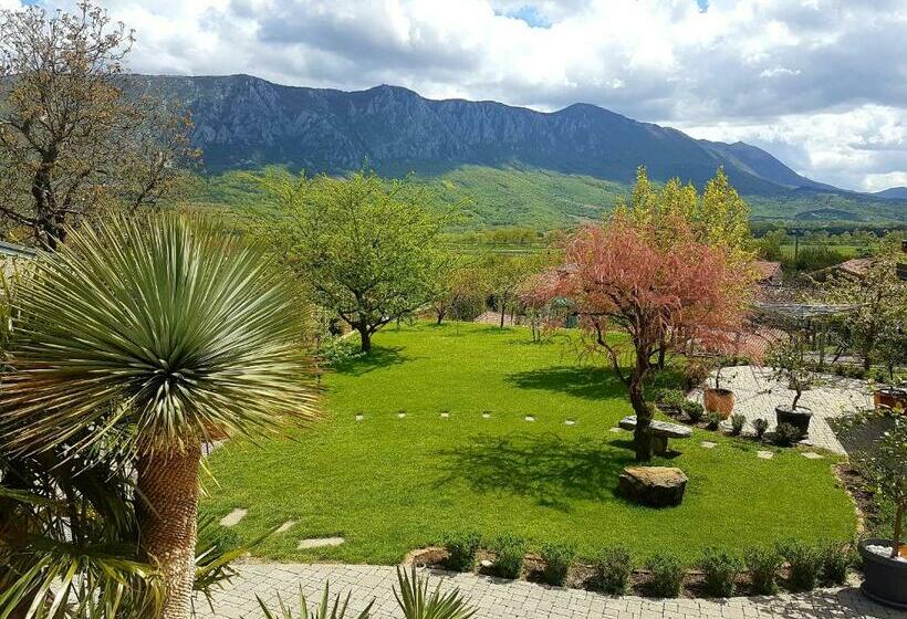 پانسیون Wine Cellar Room