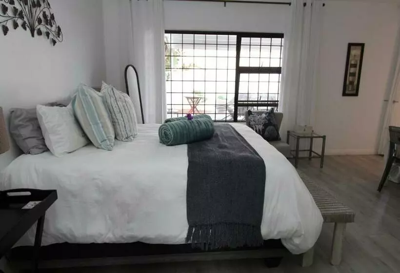Beach Break B&b   Deluxe Suites