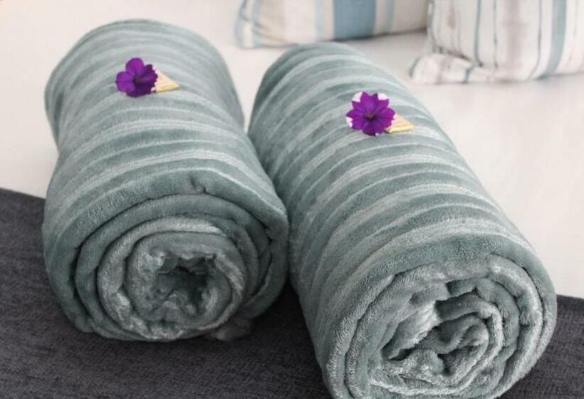 Beach Break B&b Deluxe Suites