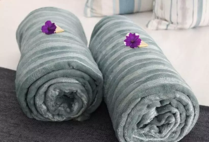 Beach Break B&b   Deluxe Suites