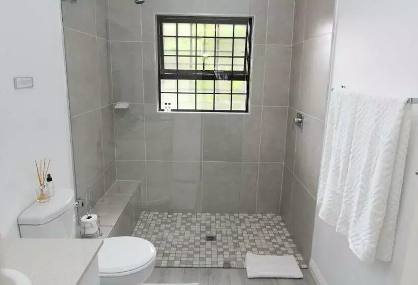Beach Break B&b   Deluxe Suites