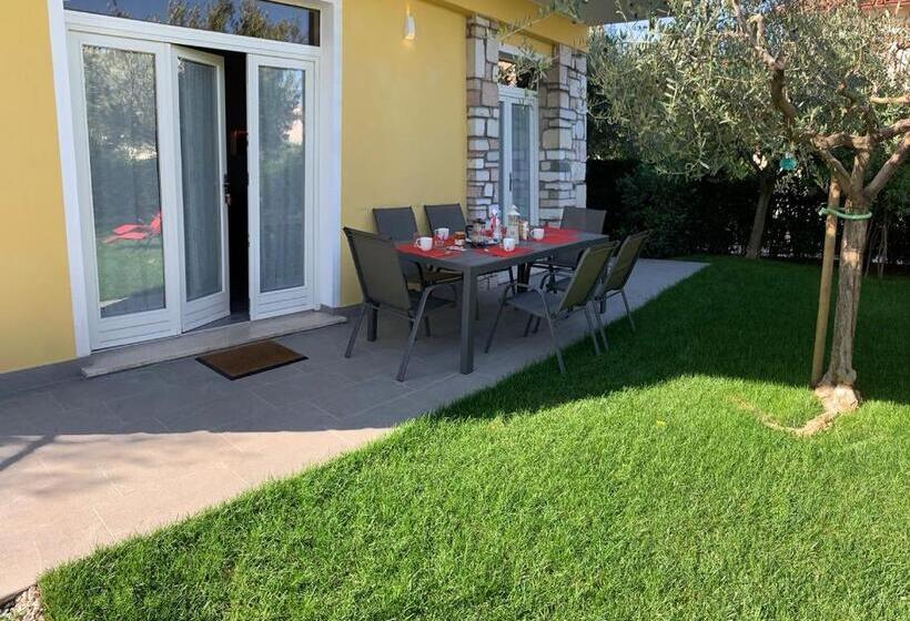 Villa Lori Apartments Garden And Beach