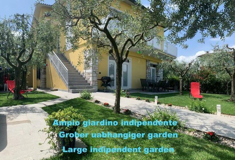 Villa Lori Apartments Garden And Beach
