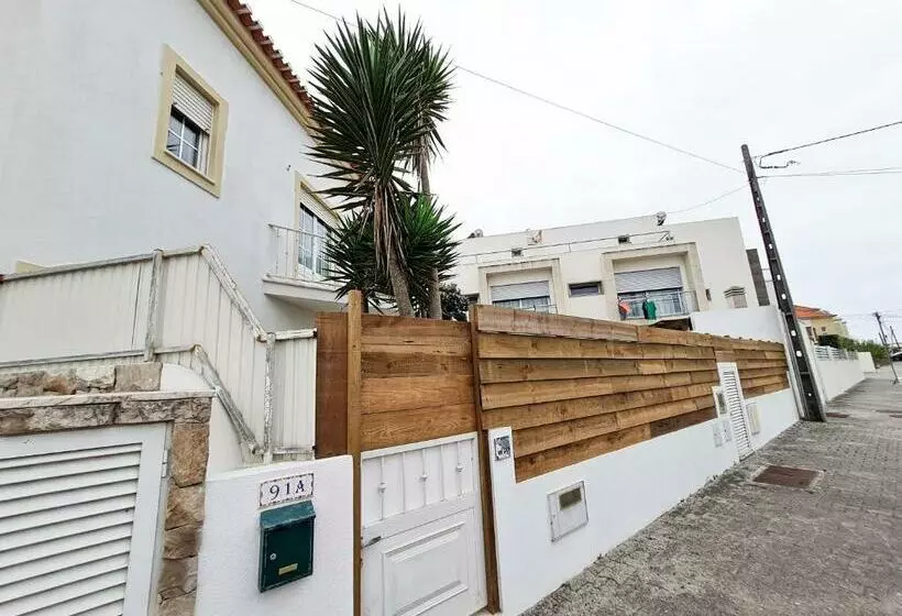 ユースホステル Cloud To Chill Surfhouse Baleal