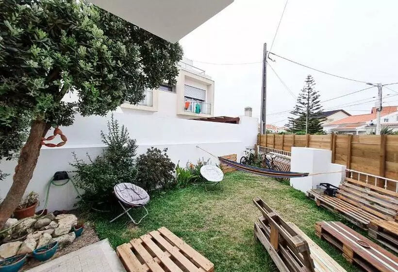 ユースホステル Cloud To Chill Surfhouse Baleal