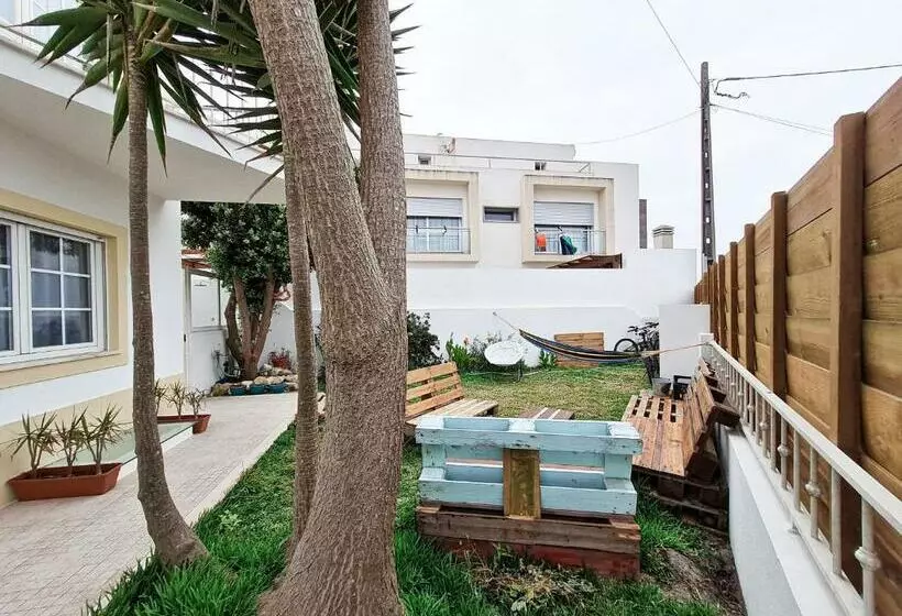 ユースホステル Cloud To Chill Surfhouse Baleal