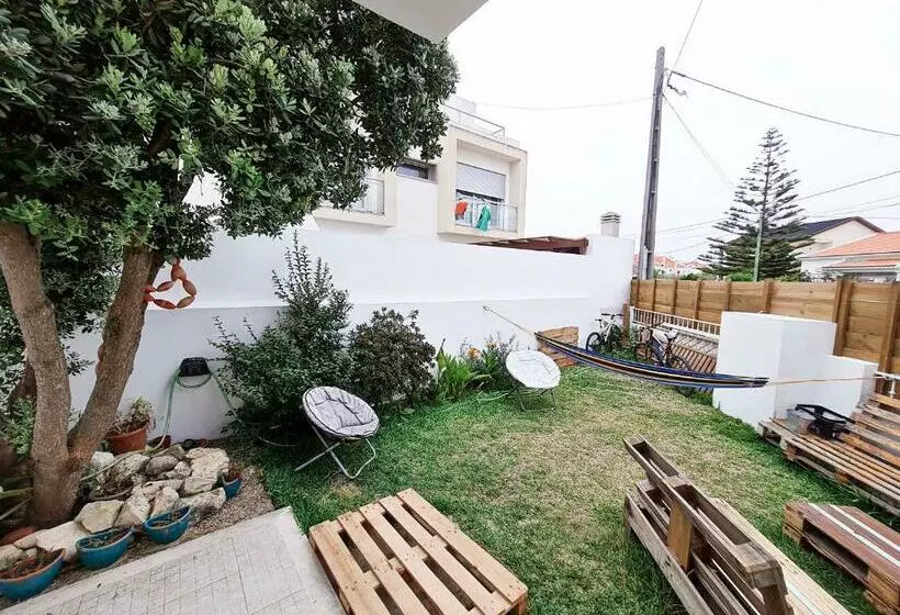ユースホステル Cloud To Chill Surfhouse Baleal
