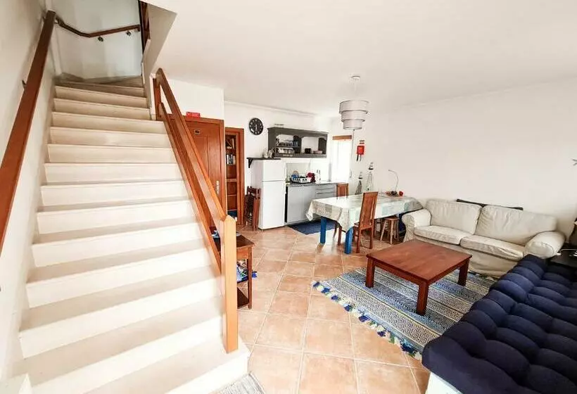 ユースホステル Cloud To Chill Surfhouse Baleal