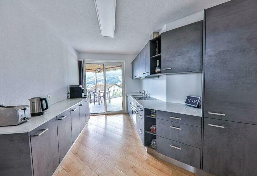 Общежитие Young Backpackers Homestay