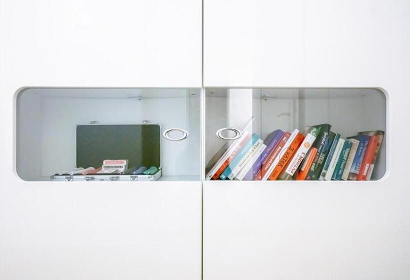 Общежитие Young Backpackers Homestay