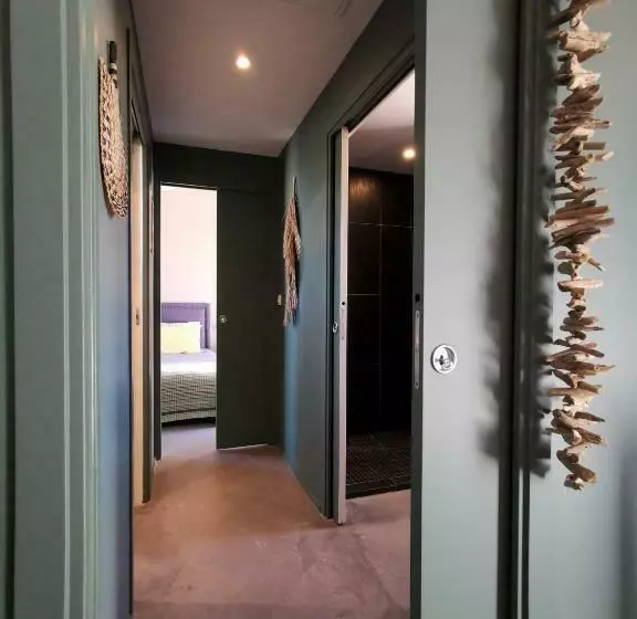 Majatalo Derrière La Plage : Suite, Patio Et Pergola