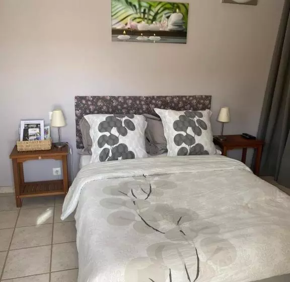 تختخواب و صبحانه Chambre D Hôtes Les Boutons D Or