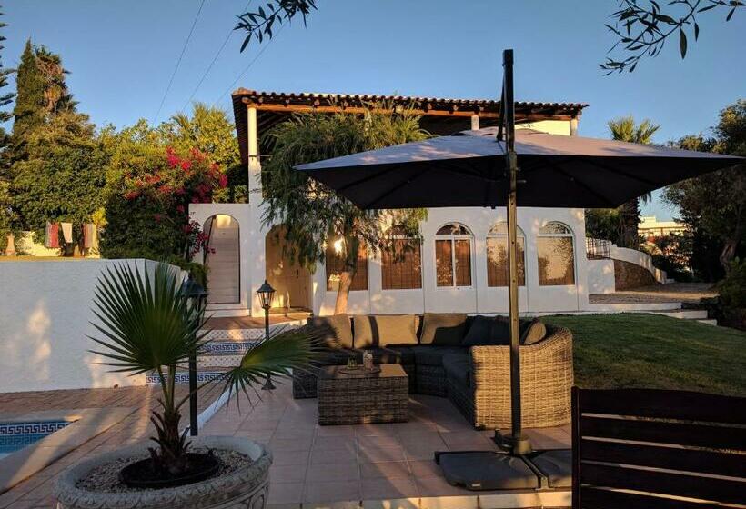 تختخواب و صبحانه Vivenda Balou