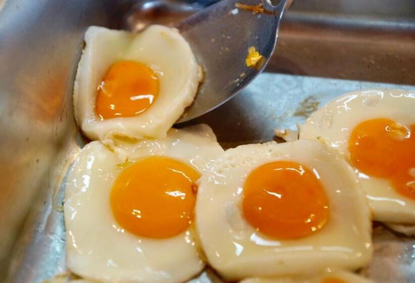 Отель Thong Somboon Club