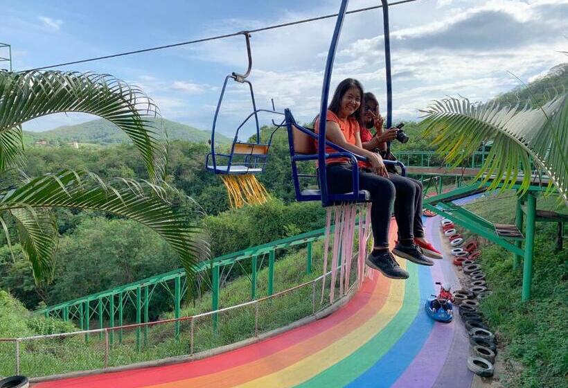 Отель Thong Somboon Club