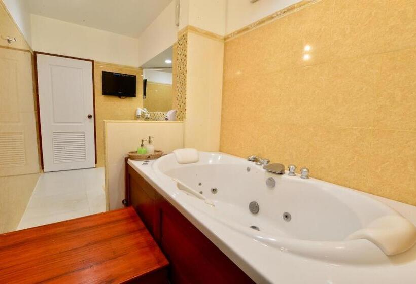 Отель Thong Somboon Club