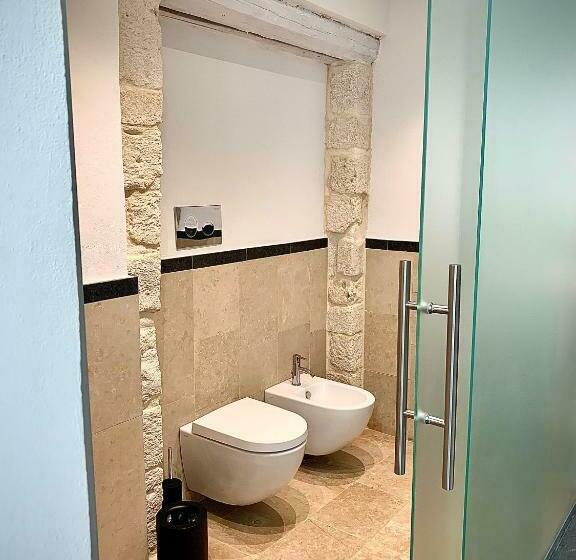 Isabella Di Castiglia Apartments