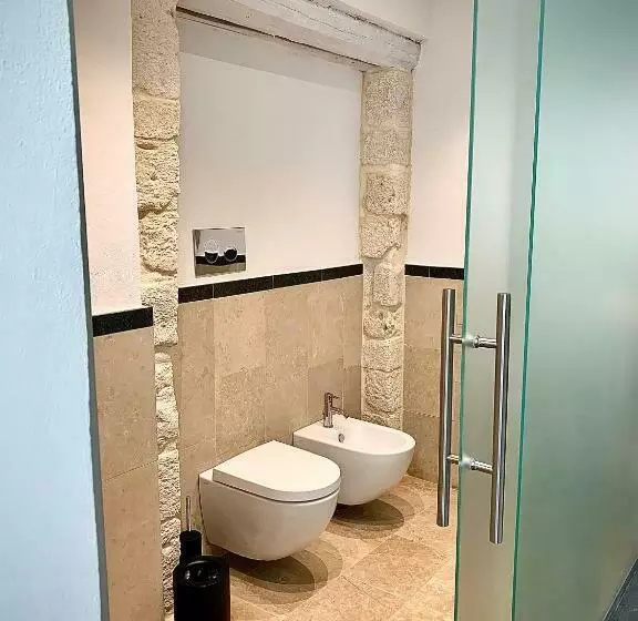 Isabella Di Castiglia Apartments