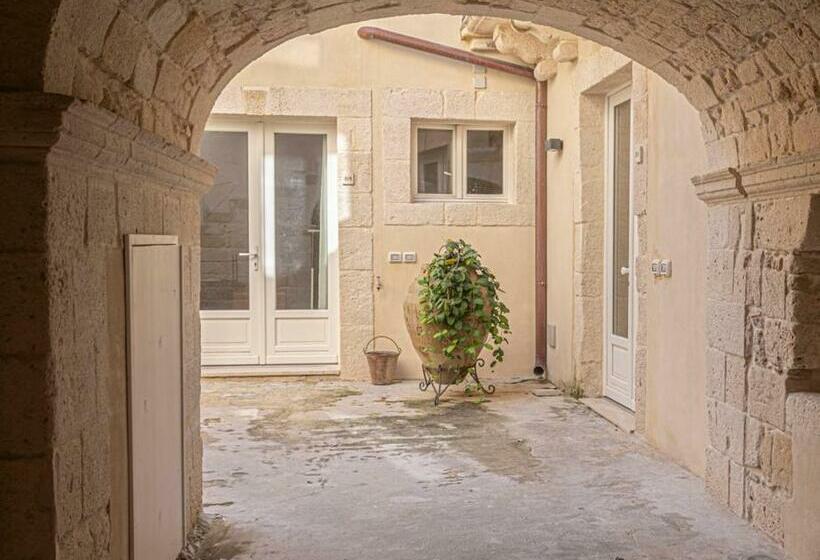 Isabella Di Castiglia Apartments