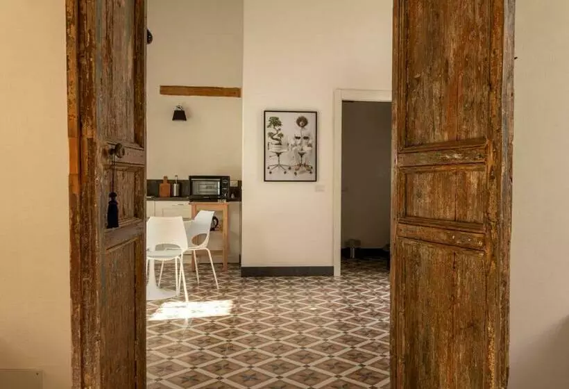 Isabella Di Castiglia Apartments