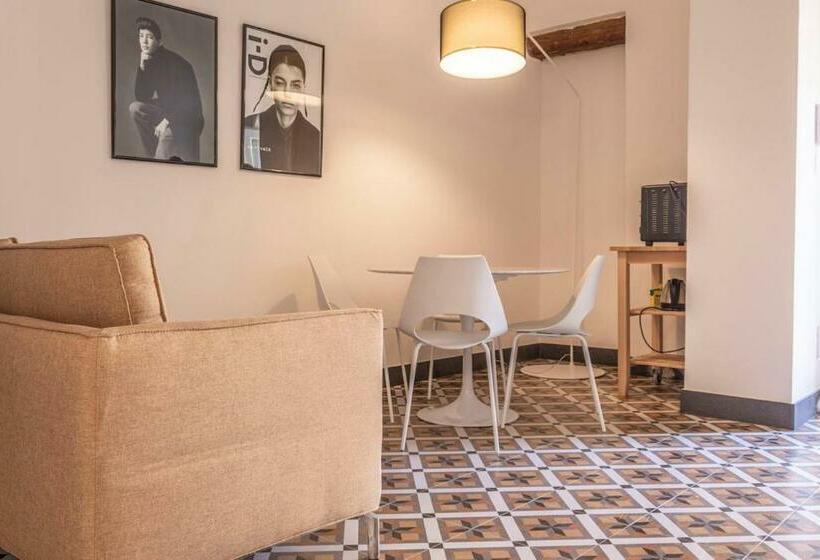 Isabella Di Castiglia Apartments