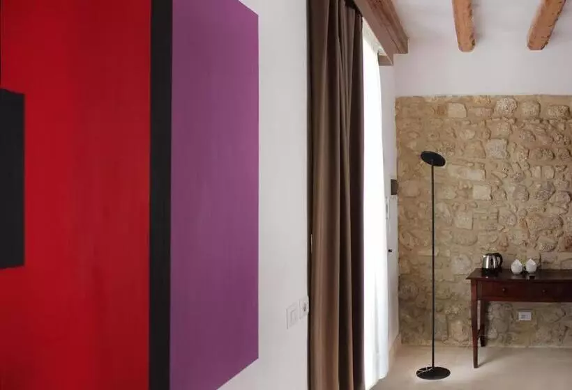 Isabella Di Castiglia Apartments