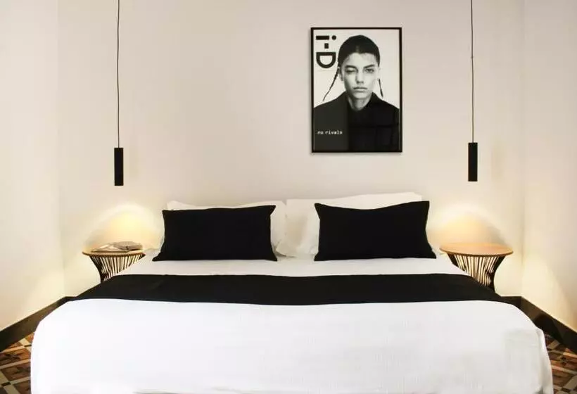 Isabella Di Castiglia Apartments