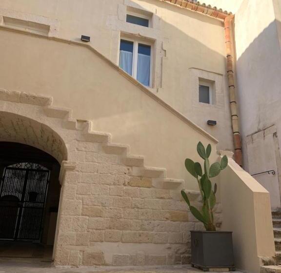 Isabella Di Castiglia Apartments