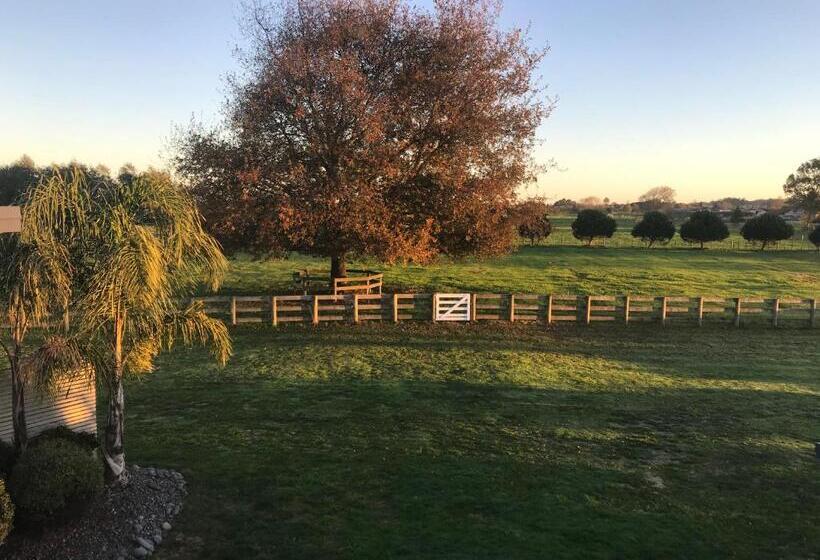 פנסיון Envisage Estate