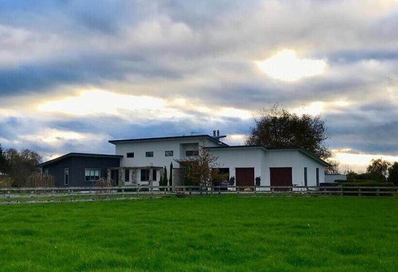 פנסיון Envisage Estate