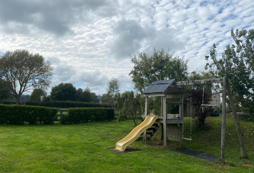 פנסיון Envisage Estate