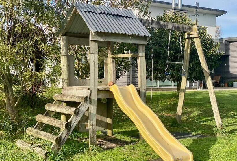 פנסיון Envisage Estate