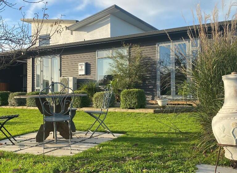 פנסיון Envisage Estate