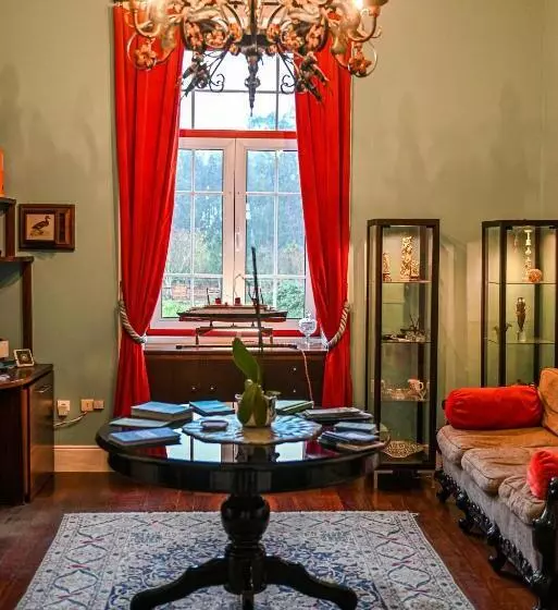 پانسیون Vintage Balcony Guesthouse