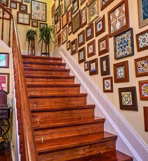 پانسیون Vintage Balcony Guesthouse