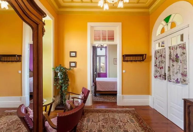 پانسیون Vintage Balcony Guesthouse