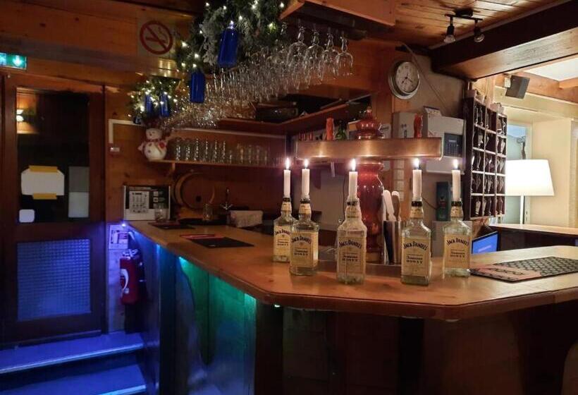 هتل Chalet Du Crey