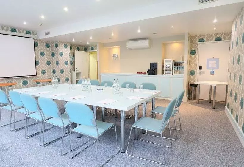 Citrus Hotel Cheltenham By Compass Hospitality