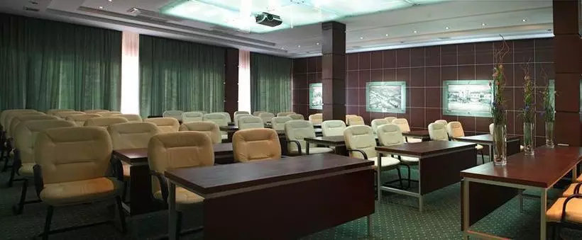 Отель Malachite Congress