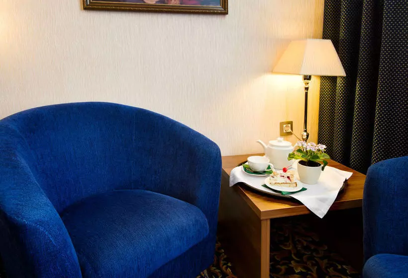 Отель Malachite Congress