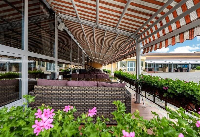 Sonata Hotel & Restaurant готель соната