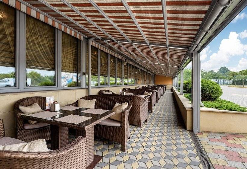 Sonata Hotel & Restaurant готель соната