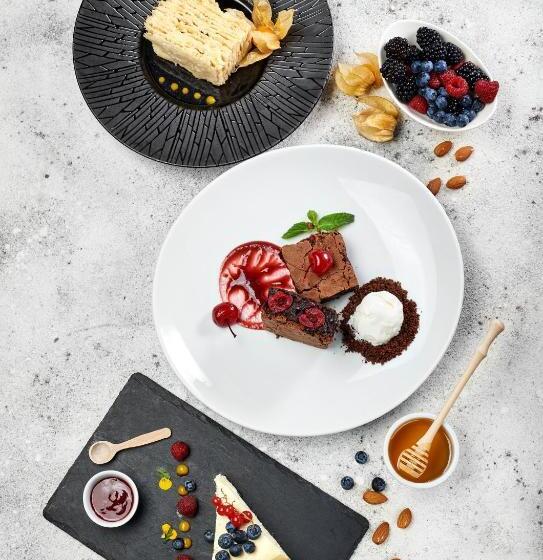 Sonata Hotel & Restaurant готель соната