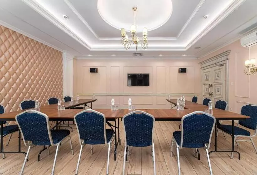 Sonata Hotel & Restaurant готель соната