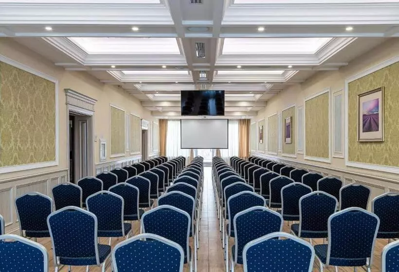 Sonata Hotel & Restaurant готель соната