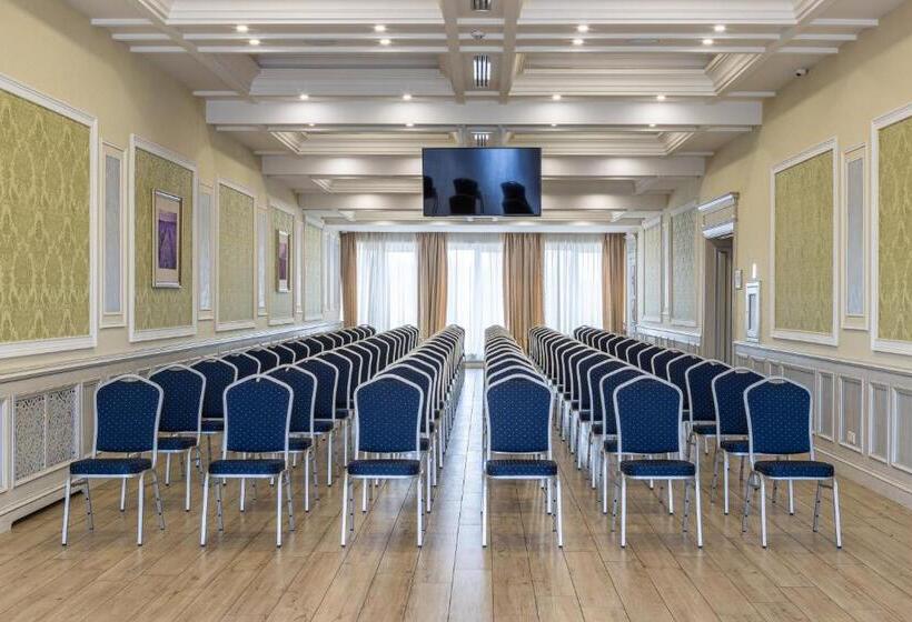 Sonata Hotel & Restaurant готель соната